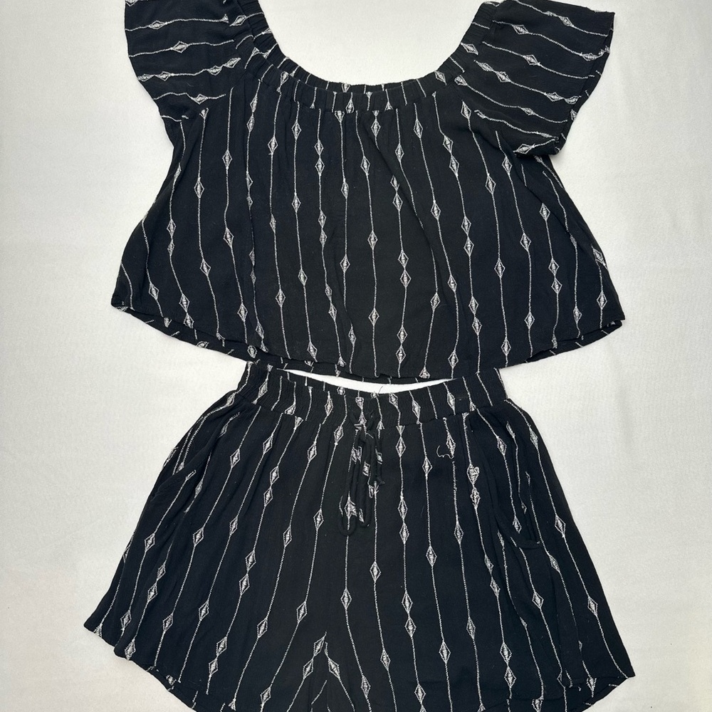 Lush Black and White Patterned Fabric